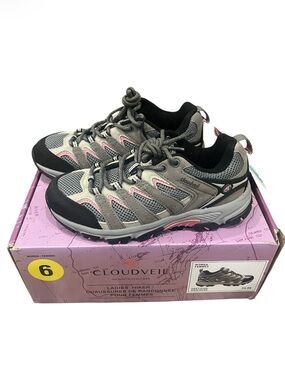 NWT Cloudveil Ladies Hiking Shoes Grey and Pink Size 6